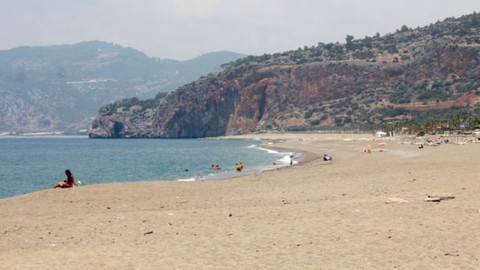Gazipaşa'da Suriyelilerin plaja alınmaması kararına veto