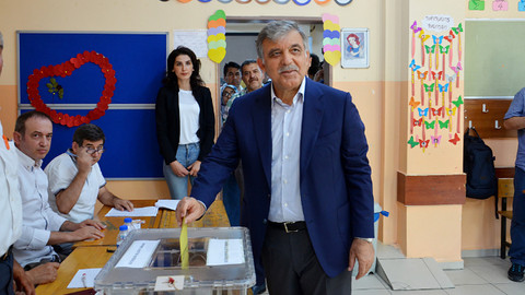 Gül, İstanbul seçimleri için oy verdi: Hayırlı neticeler neyse Türkiye için o olsun