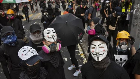 Hong Kong'da göstericilere maske takma yasağı