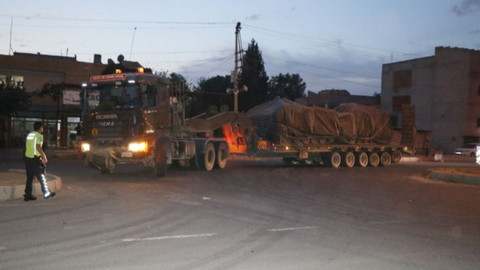 Suriye sınırına zırhlı araç sevkiyatı sürüyor