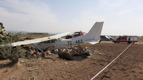 Antalya'da sivil eğitim uçağı düştü!