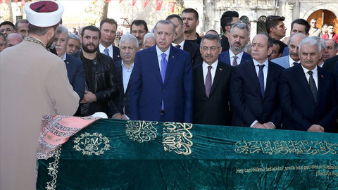 Erdoğan, Başkanvekili Akbaşoğlu'nun annesinin cenazesine katıldı