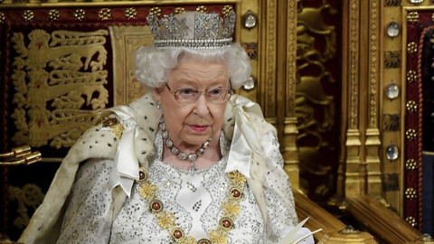Kraliçe II. Elizabeth tahtı bırakacak!