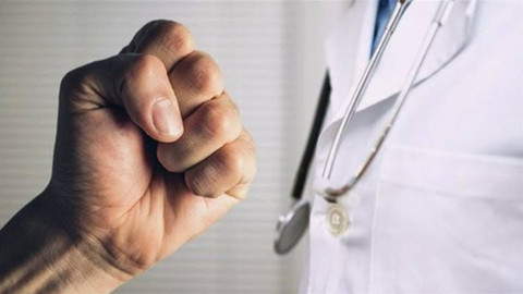 Trabzon'da doktora şiddet uygulayan iki şahıs tutuklandı