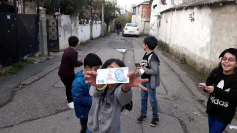 Bu kez Ataşehir’de ortaya çıktı: Sokaklara dağılarak evlere para dağıttılar