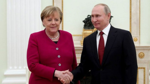 Putin ve Merkel Libya krizini görüştü