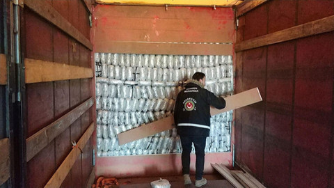 Kapıkule'de 2 ton 70 kg esrar ele geçirildi