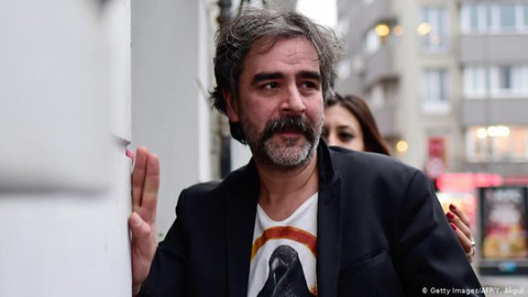 Gazeteci Deniz Yücel'e 2 yıl 9 ay hapis cezası verildi