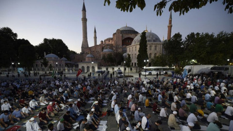 Ayasofya heyecanı sabah namazı ile başladı