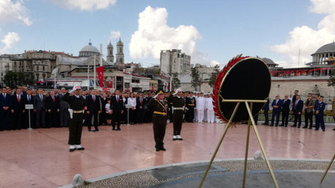 30 Ağustos Zafer Bayramı kutlanıyor!Taksim'deki Cumhuriyet Anıtı'nda tören