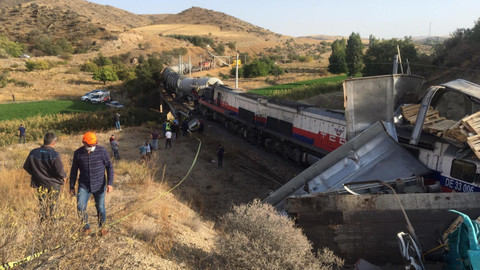 Son Dakika! Yozgat'ta iki tren çarpıştı
