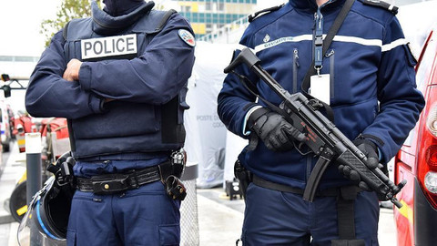 Fransa'da polis, bakanlara baskın düzenledi