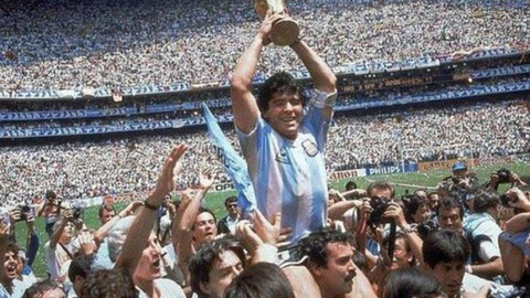 Futbolcu Maradona hayatını kaybetti