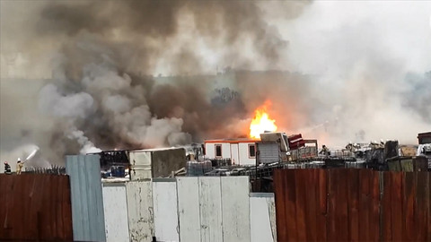 Tuzla'da fabrika deposunda yangın