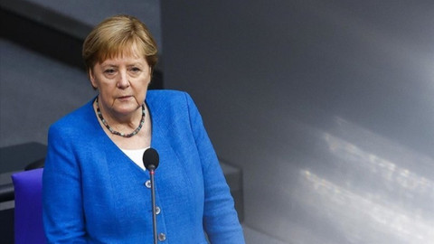 Merkel'den aşı çağrısı: Önümüzde çok zor haftalar var