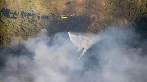 Marmaris'te orman yangını: Rüzgarın etkisiyle yeniden şiddetlendi