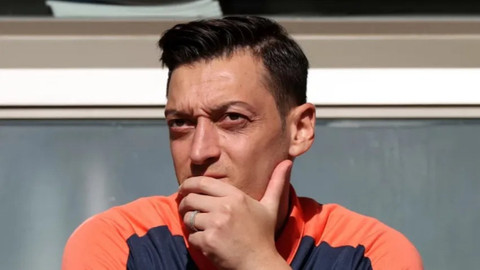 Mesut Özil futbolu bıraktığını açıkladı