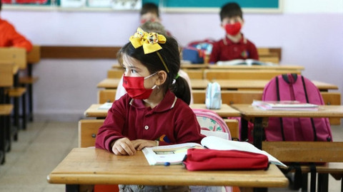 Türkiye yeni virüsle karşı karşıya: Okullar açıldı vakalar arttı