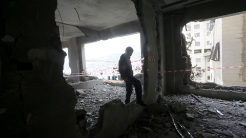 İsrail ordusu Batı Şeria'ya baskınlar düzenledi, bir evi patlayıcılarla yıktı