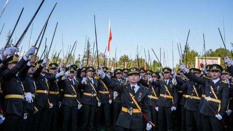 Teğmenlerin kılıçlı yemini