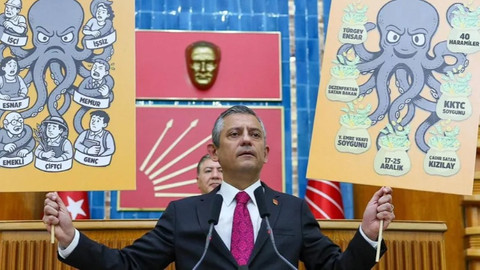 Özgür Özel kürsüden iki ahtapot gösterdi: Tayyip beyin esas ahtapotunu göstereyim