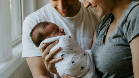 Meclis'ten çifte reform: Doğum izni 24 haftaya çıktı, sosyal medyaya yaş sınırı geldi!