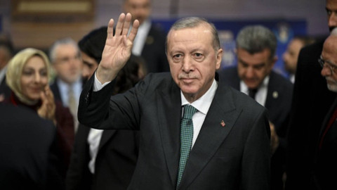 Cumhurbaşkanı Erdoğan'dan Özgür Özel'e tepki: Her köşeye sıkıştığında saçmalıyor