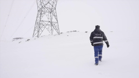 Bakan Bayraktar: Kesintisiz enerji için ekiplerimiz 7/24 sahada