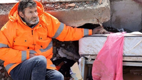 Enkazda kızının elini bırakmamıştı, baba Mesut Hançer: Bu acı tarif edilemez