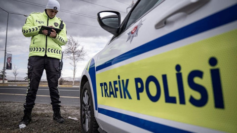 Direksiyonda telefon, olay yerini terk… Yeni trafik cezaları cep yakacak!