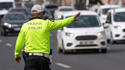 Milyonlarca sürücünün kafası karıştı! Araçlarda multimedya ekran yasak mı?