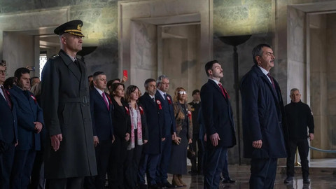 Bakan Tekin’den Anıtkabir’de tarihi mesaj: Çocuklarımızın gözündeki ışık, geleceğin teminatıdır