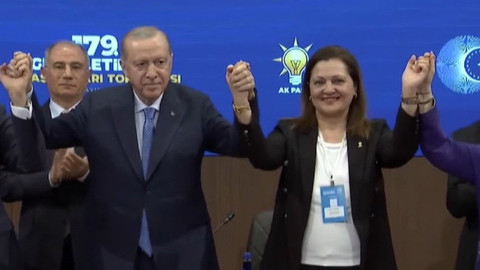 Burcu Köksal resmen AK Parti’de! Rozetini Cumhurbaşkanı Erdoğan taktı