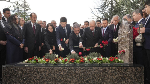 Devlet Bahçeli'den Alparslan Türkeş’in anıt mezarını ziyaret etti!