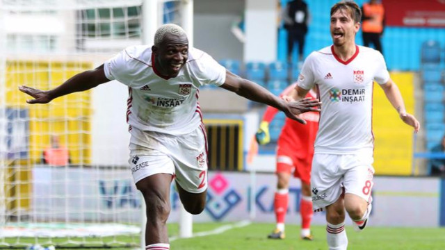 Sivasspor deplasmanda tek golle galip geldi