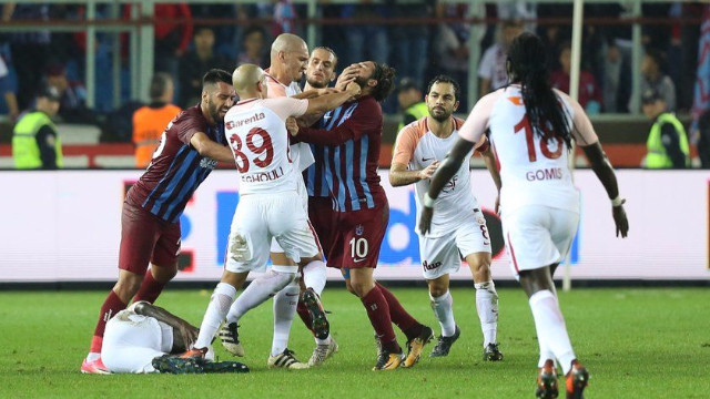 Feghouli ve Olcay Şahan 3'er maç ceza aldı