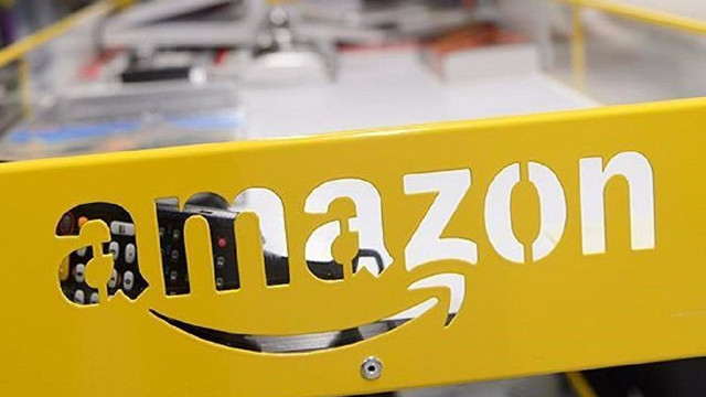 Amazon, FETÖ elebaşını öven ürünleri satışa çıkardı