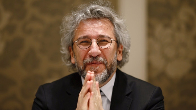 Dündar’a Fransa’da Türk vatandaşlarından tepki