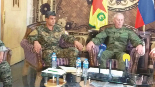 Rus general ve terör örgütü YPG'nin sözcüsü ortak basın toplantısında