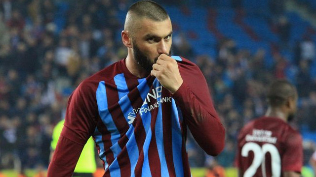 Burak Yılmaz'ın içinde bulunduğu araç kaza yaptı