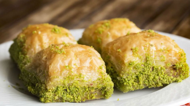 Fıstıklı baklava nasıl yapılır? Adım adım baklava tarifi