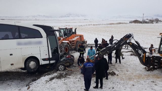 Son dakika... Kahramanmaraş'ta otobüs otomobili altına aldı: 1 ölü, 2 yaralı! Son dakika haberleri..