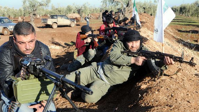 Özgür Suriye Ordusu'na bağlı birliklerin bir kısmı Afrin'e girmeye başladı