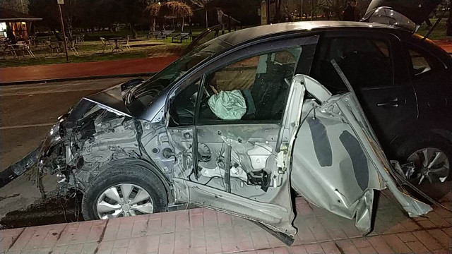 Son dakika haberleri... Samsun'da bir araç, park halindeki bir başka araca çarptı: 2 yaralı