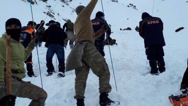 Son dakika haberleri... Bitlis'te çığ düşmesi sonucu şehit sayısı 5'e yükseldi