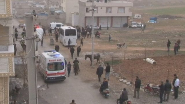 Son dakika Afrin haberleri... Kilis'te polis evi ve valilik konağı yakınına 2 roket düştü