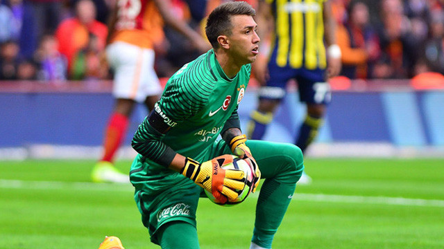 Muslera cezalı duruma düştü