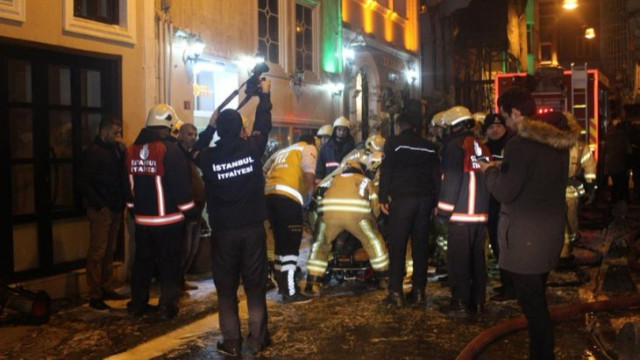 Son dakika! Beyoğlu'nda 7 katlı otelde yangın: 3'ü ağır, 6 yaralı
