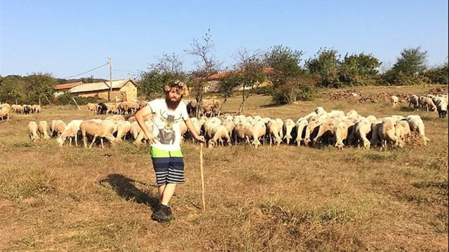 ODTÜ'de okurken bir anda her şeyi bırakarak köye dönen Recai'nin hikayesi