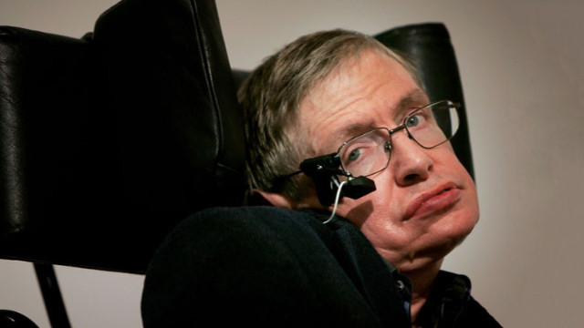 Fizikçi Stephen Hawking 76 yaşında hayatını kaybetti